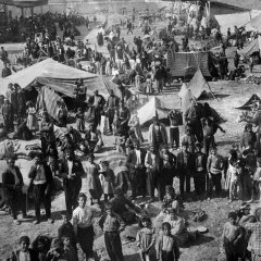 Οικογένειες σε καταυλισμό προσφύγων, Δεκέμβριος 1920.